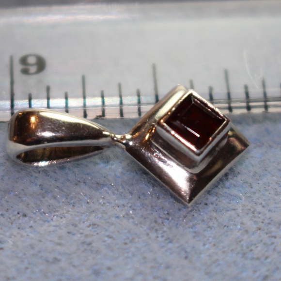 Garnet and silver pendant - Picture 10 of 11